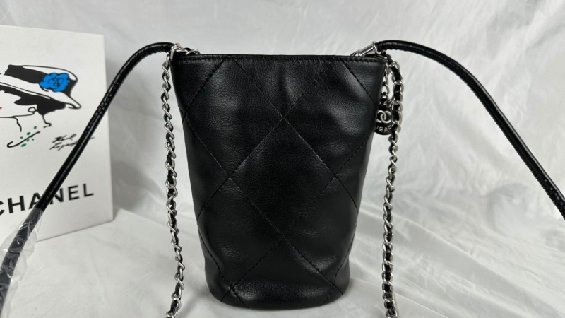 Ch**el bucket bags